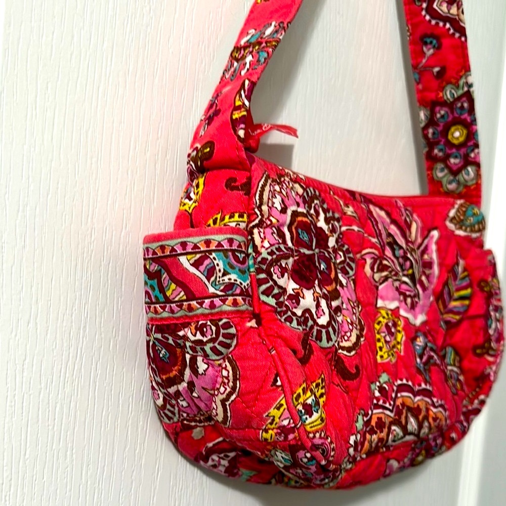 Vera Bradley Pink Shoulder Bag with Vibrant Design - Picture 3 of 7